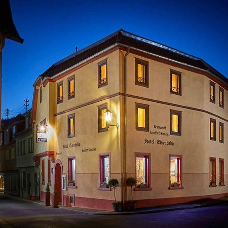 Hotel Eisenbahn كارلشتات المظهر الخارجي الصورة