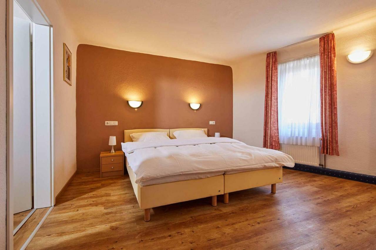 Hotel Eisenbahn كارلشتات المظهر الخارجي الصورة