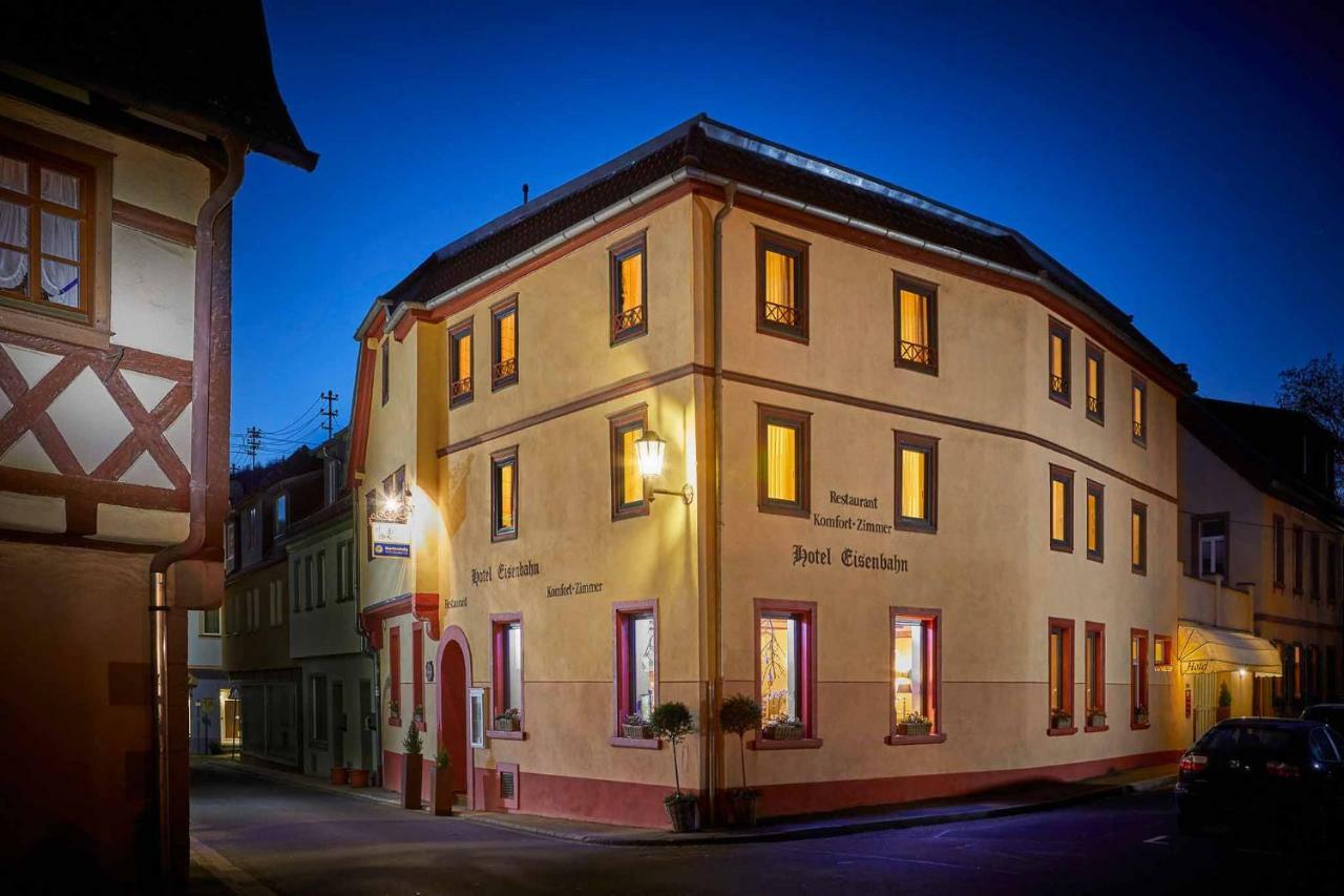 Hotel Eisenbahn كارلشتات المظهر الخارجي الصورة