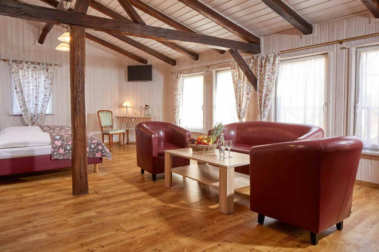 Hotel Eisenbahn كارلشتات المظهر الخارجي الصورة